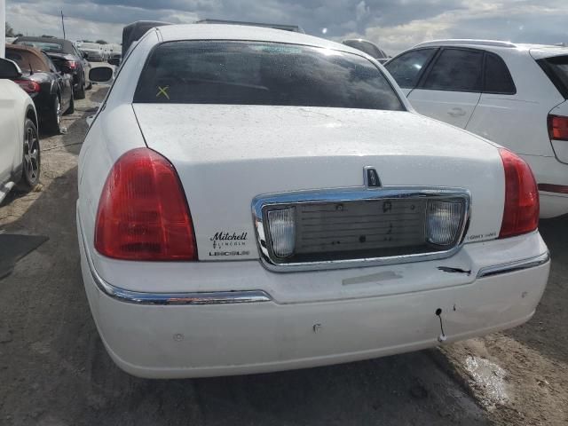 2011 Lincoln Town Car Signature Limited