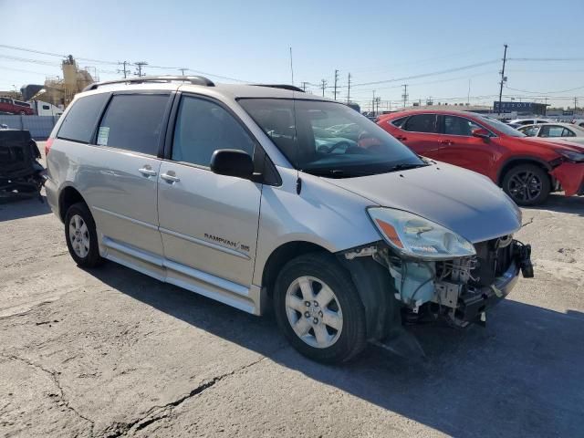 2004 Toyota Sienna CE