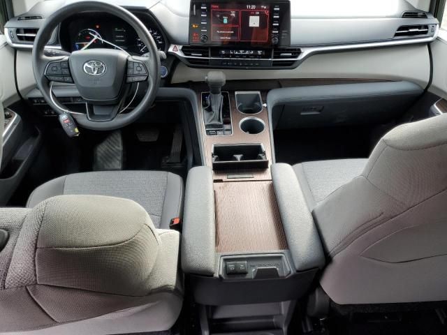 2024 Toyota Sienna LE