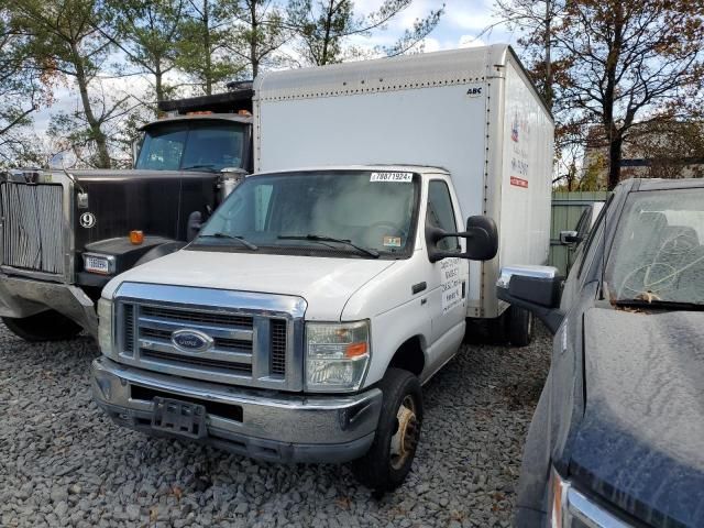 2010 Ford Econoline E350 Super Duty Cutaway Van