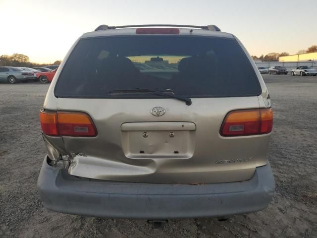 2000 Toyota Sienna LE