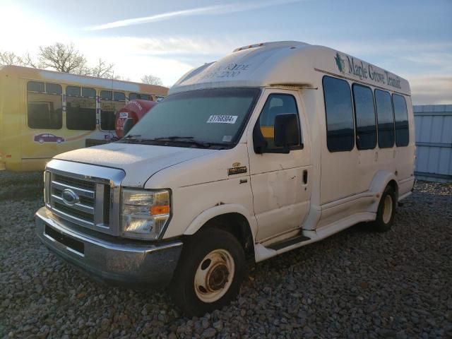 2010 Ford Econoline E350 Super Duty Cutaway Van