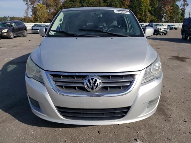 2010 Volkswagen Routan SE