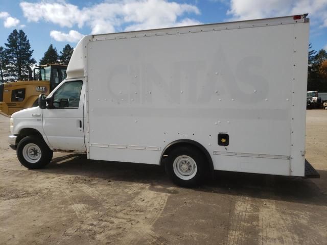 2011 Ford Econoline E350 Super Duty Cutaway Van