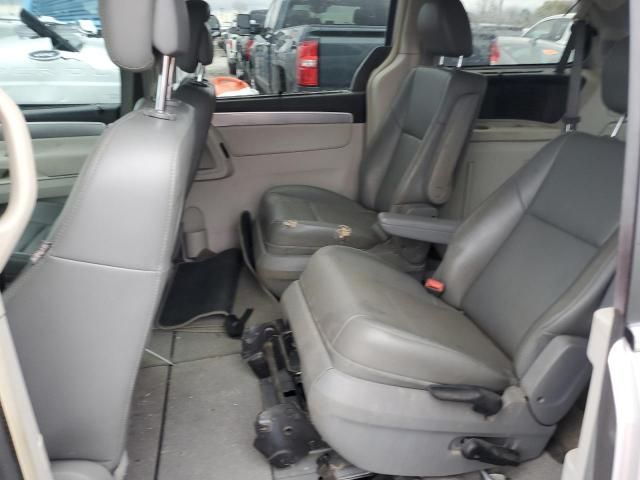 2011 Volkswagen Routan SE