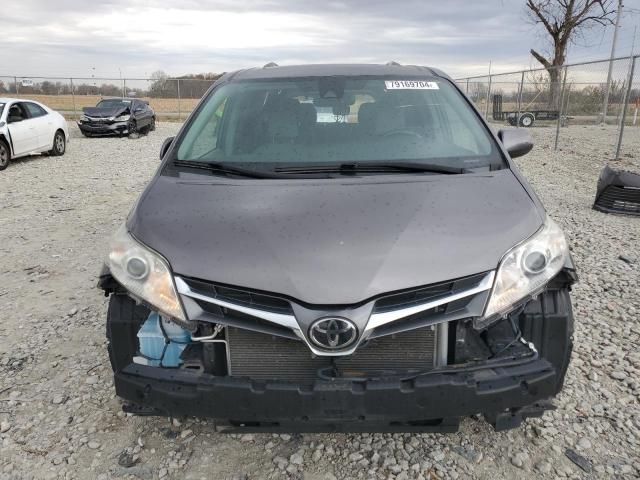 2019 Toyota Sienna XLE