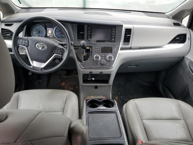 2018 Toyota Sienna LE