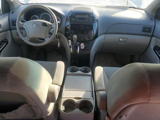 2004 Toyota Sienna CE