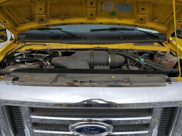 2019 Ford Econoline E450 Super Duty Cutaway Van