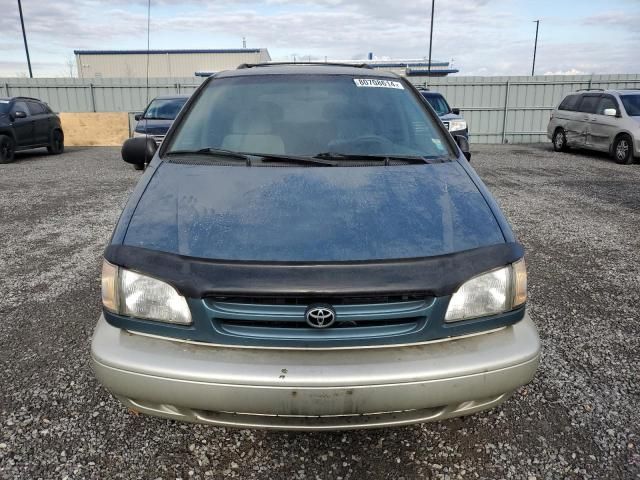 2000 Toyota Sienna LE