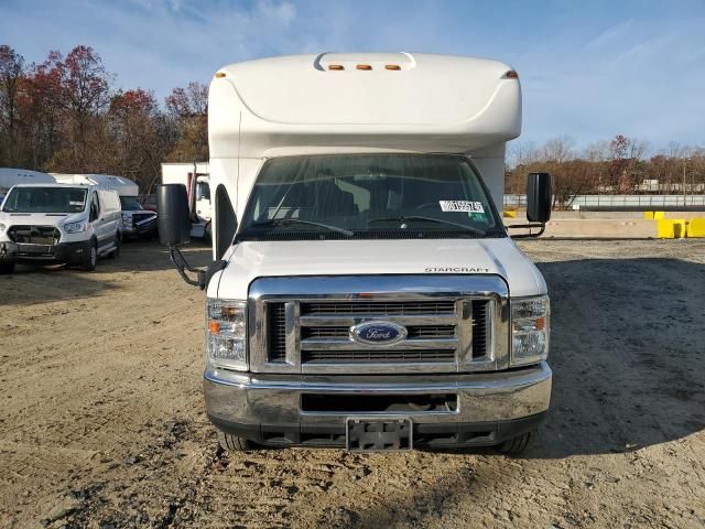 2017 Ford Econoline E450 Super Duty Cutaway Van