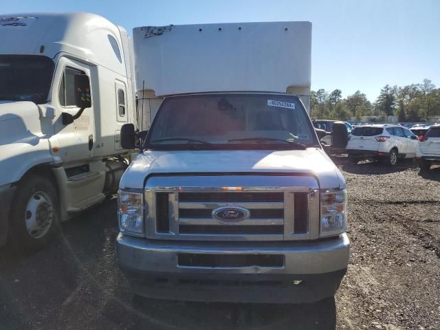 2022 Ford Econoline E450 Super Duty Cutaway Van