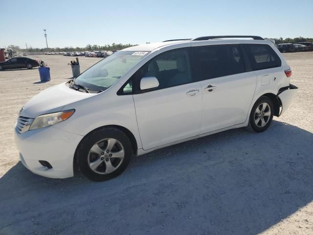 2016 Toyota Sienna LE