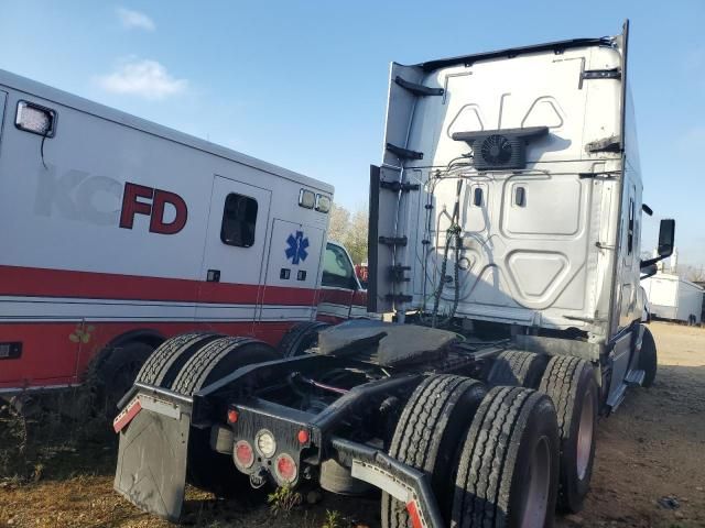 2019 Freightliner Cascadia 126