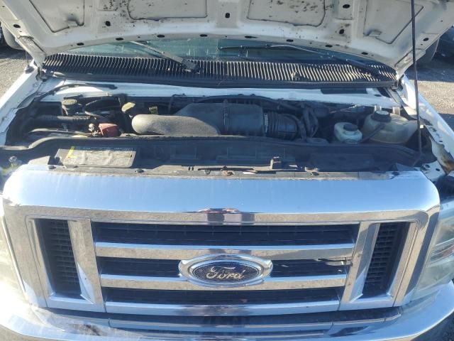 2009 Ford Econoline E350 Super Duty Cutaway Van