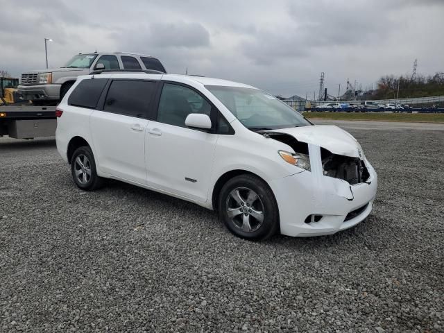 2016 Toyota Sienna LE