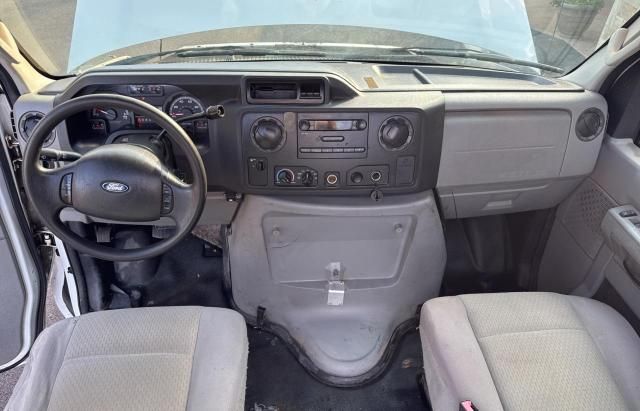 2009 Ford Econoline E350 Super Duty Cutaway Van