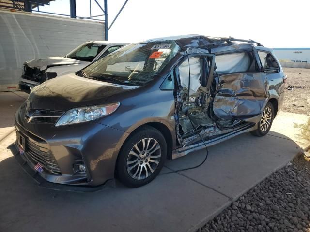 2020 Toyota Sienna XLE