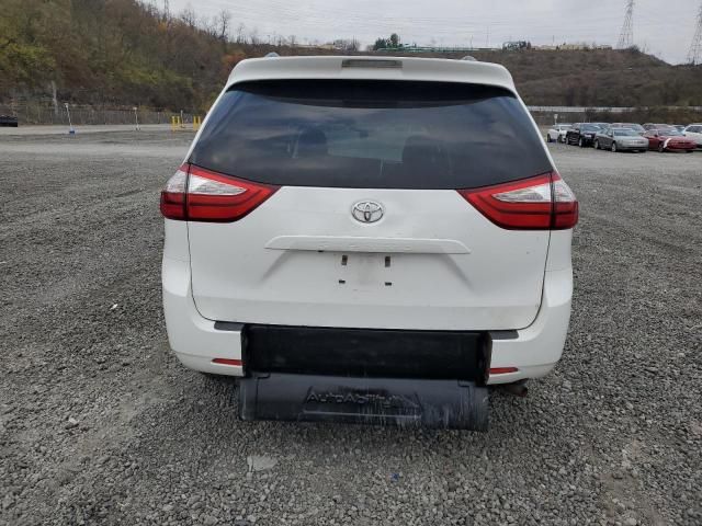 2016 Toyota Sienna LE