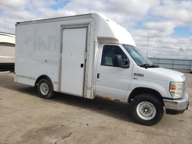 2011 Ford Econoline E350 Super Duty Cutaway Van