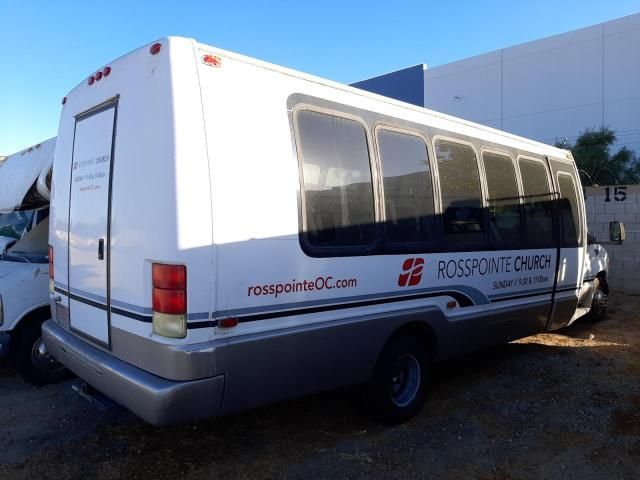 2004 Ford Econoline E450 Super Duty Cutaway Van