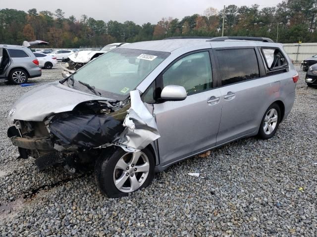 2016 Toyota Sienna LE