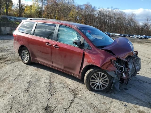 2017 Toyota Sienna XLE