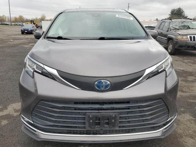 2021 Toyota Sienna XLE