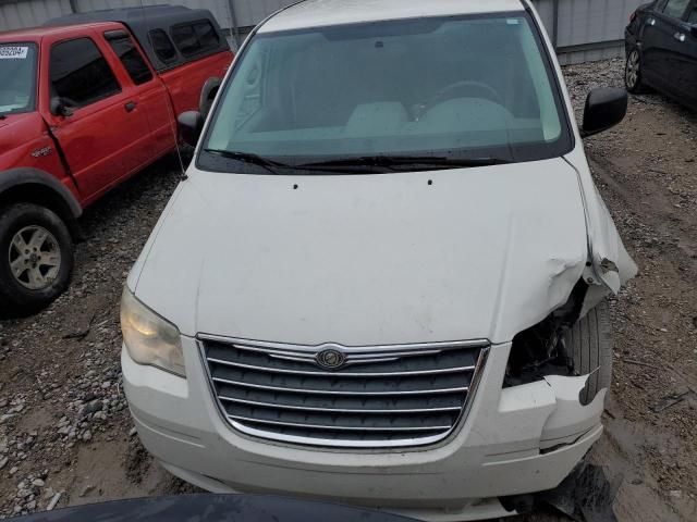 2010 Chrysler Town & Country LX