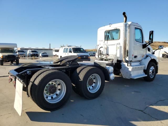 2017 Peterbilt 579