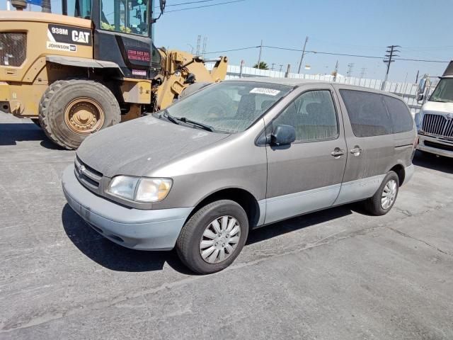 1999 Toyota Sienna CE