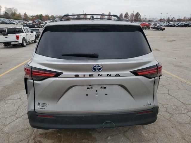 2022 Toyota Sienna LE