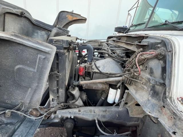 1987 Mack 600 DM600