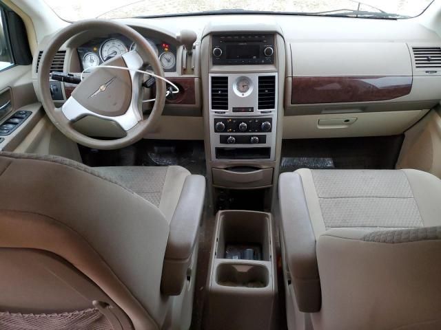 2010 Chrysler Town & Country LX