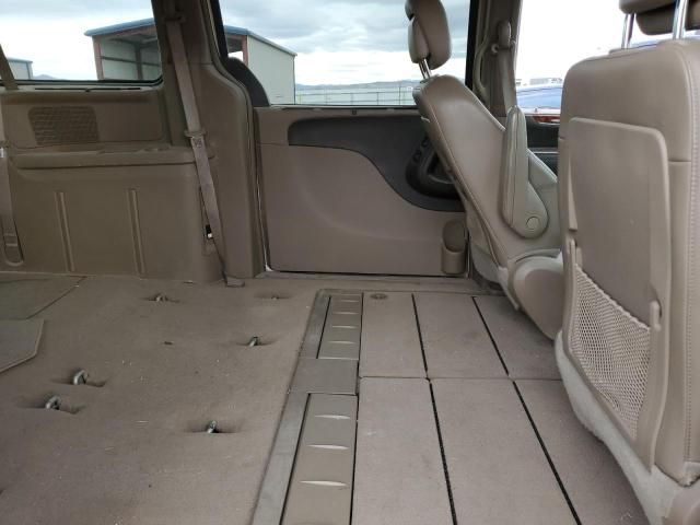 2012 Chrysler Town & Country Touring L