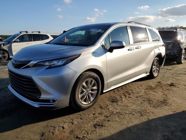 2022 Toyota Sienna XLE