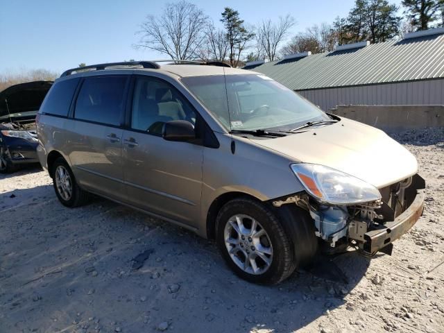 2004 Toyota Sienna LE