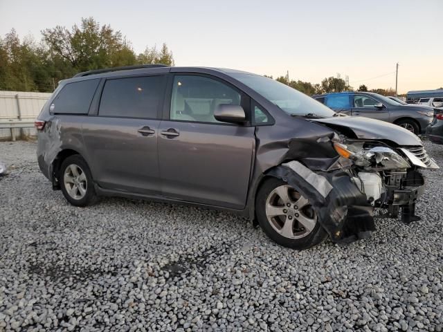 2017 Toyota Sienna LE