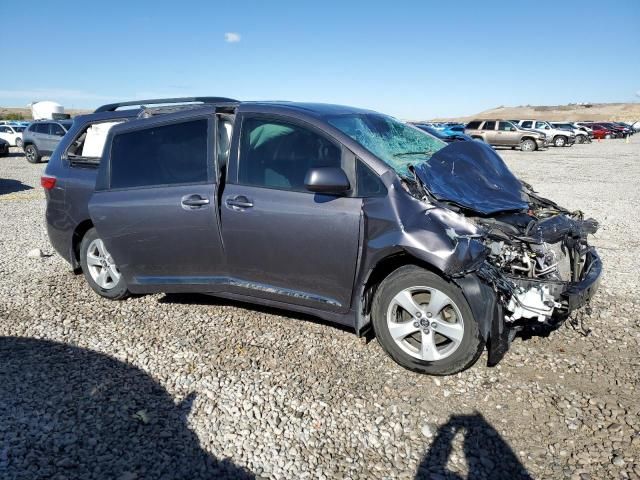 2019 Toyota Sienna LE