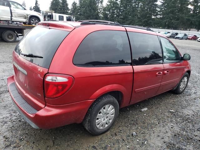 2005 Chrysler Town & Country LX