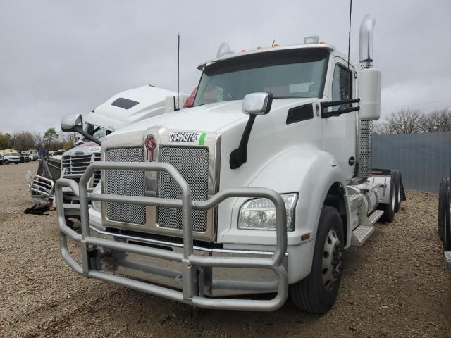 2018 Kenworth Construction T880