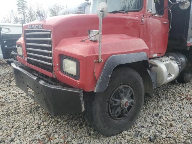 1996 Mack 600 RD600