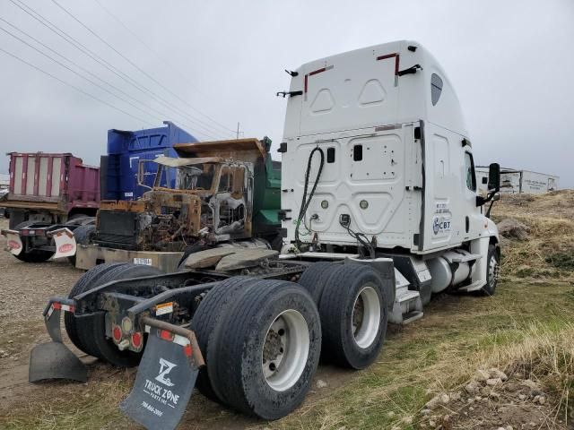 2011 Freightliner Cascadia 125