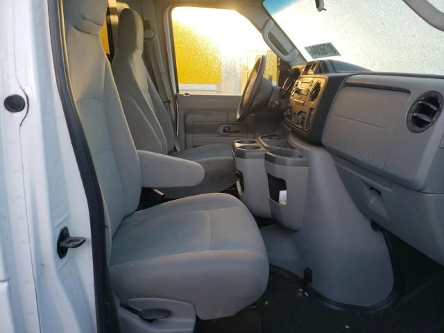 2010 Ford Econoline E350 Super Duty Cutaway Van