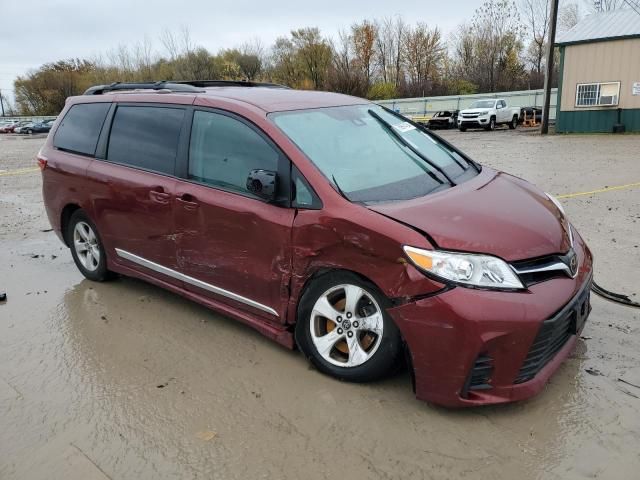 2018 Toyota Sienna LE