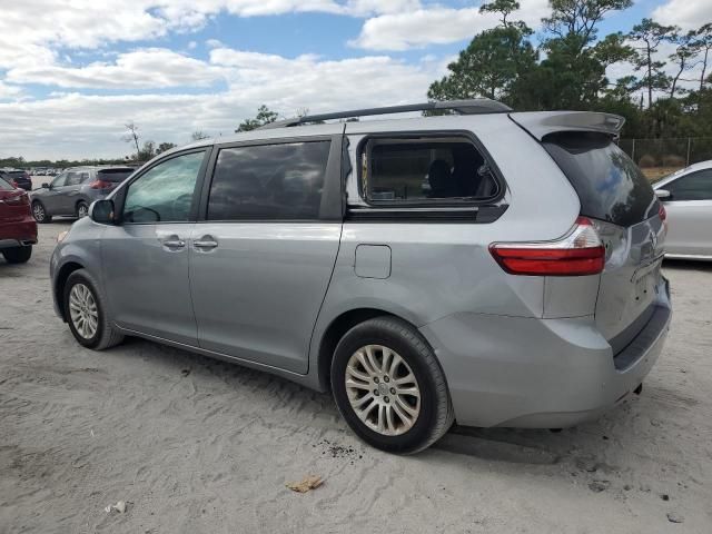 2017 Toyota Sienna XLE