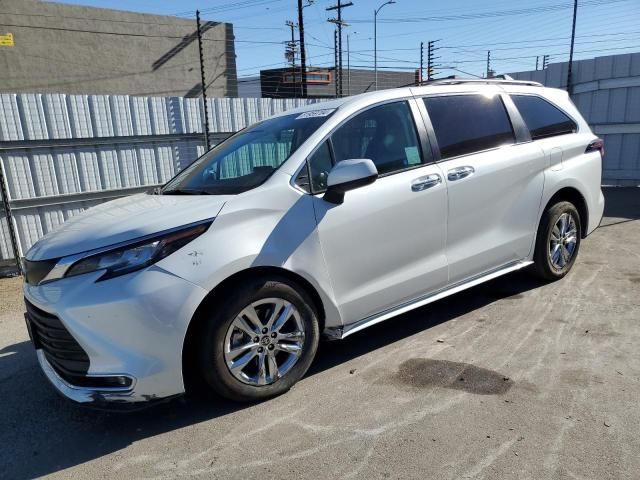 2022 Toyota Sienna XLE