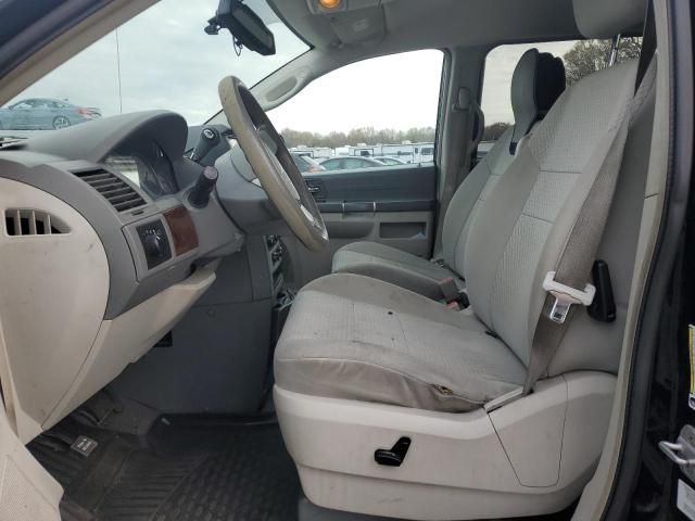 2010 Chrysler Town & Country LX