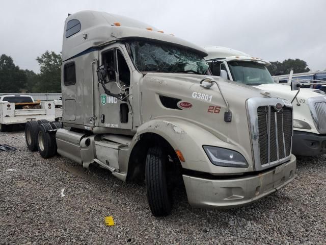 2012 Peterbilt 587