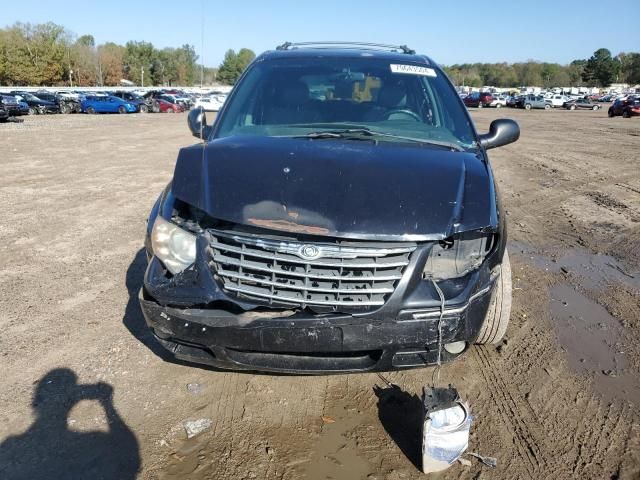 2005 Chrysler Town & Country Limited